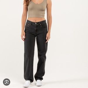 Black Levi’s low pro mid rise straight jeans